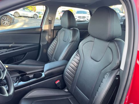 Used 2025 Hyundai Elantra Limited image 29