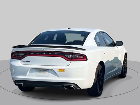 Used 2018 Dodge Charger SXT w/ Blacktop Package RWD image 2