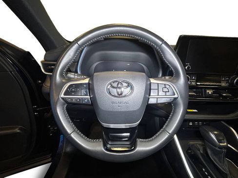 Used 2025 Toyota Highlander XSE AWD/4WD image 12