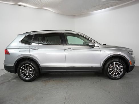 Used 2020 Volkswagen Tiguan SE FWD image 5