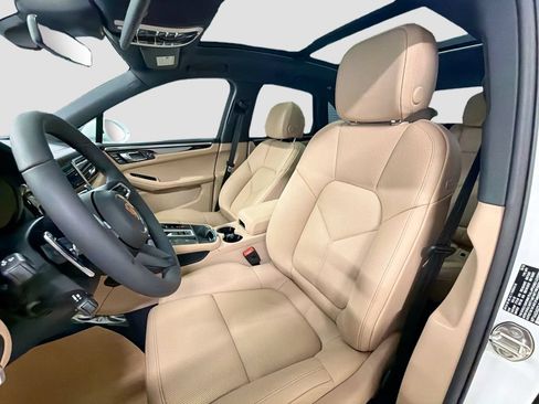 New 2026 Porsche Macan AWD/4WD image 5