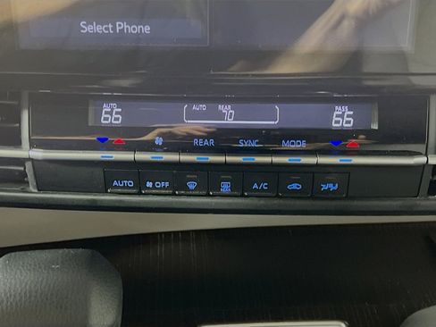 Used 2023 Toyota Sienna LE image 26