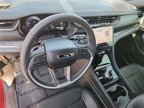 Used 2025 Jeep Grand Cherokee L Limited w/ Black Appearance Package image 10