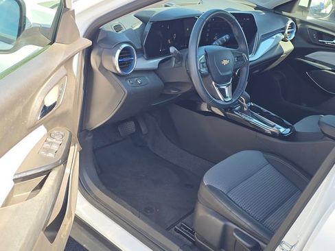 Used 2024 Chevrolet Trax LT w/ Driver Confidence Package FWD image 9