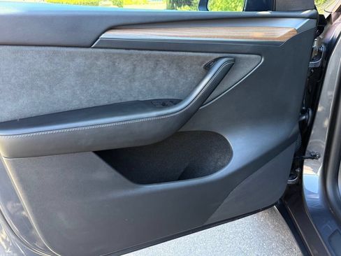 Used 2022 Tesla Model Y Long Range AWD/4WD image 19