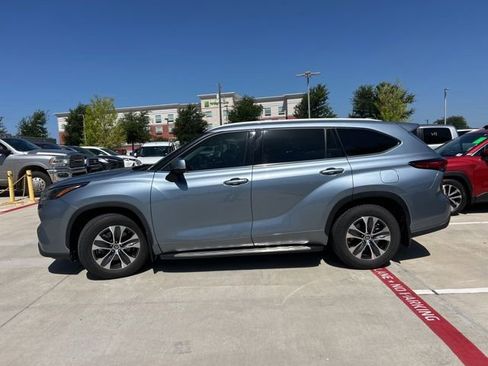 Used 2022 Toyota Highlander XLE FWD image 7