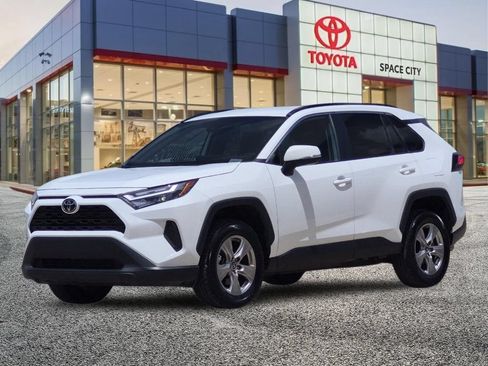 Used 2025 Toyota RAV4 XLE FWD image 2