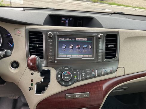 Used 2011 Toyota Sienna Limited w/ Premium Pkg AWD/4WD image 23