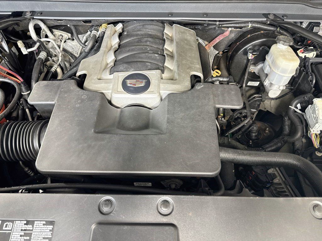 Used 2019 Cadillac Escalade Premium Luxury w/ Escalade Sport Edition RWD image 36