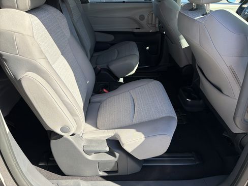 Certified 2024 Toyota Sienna LE image 27
