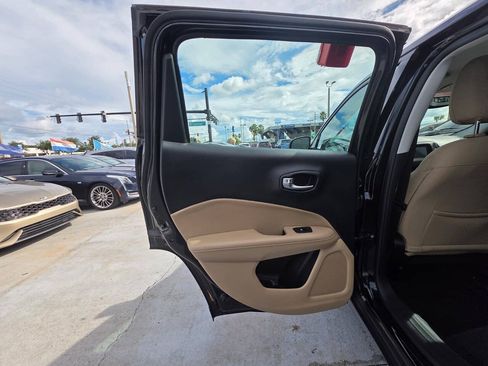 Used 2018 Jeep Compass Sport w/ Tech Group AWD/4WD image 3