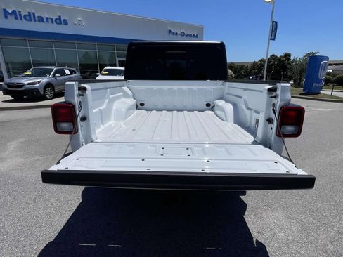 Used 2023 Jeep Gladiator Sport AWD/4WD image 9
