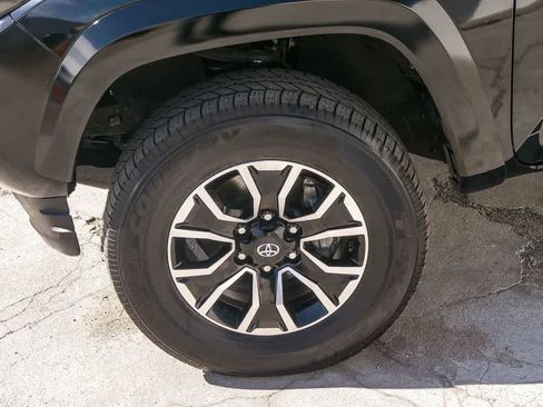 Used 2023 Toyota Tacoma TRD Sport image 5