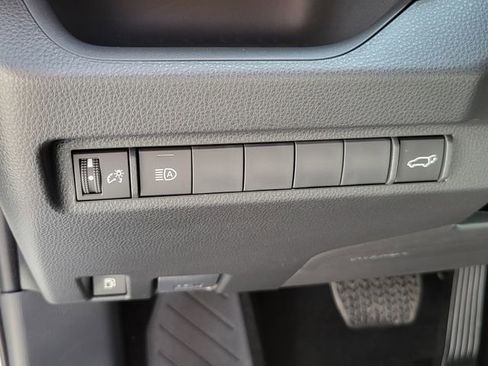 Used 2025 Toyota RAV4 XLE image 18