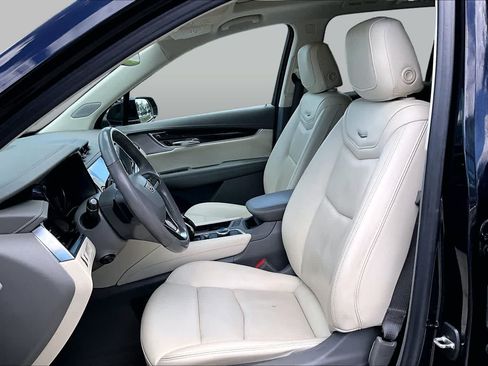 Used 2021 Cadillac XT6 Premium Luxury FWD image 8