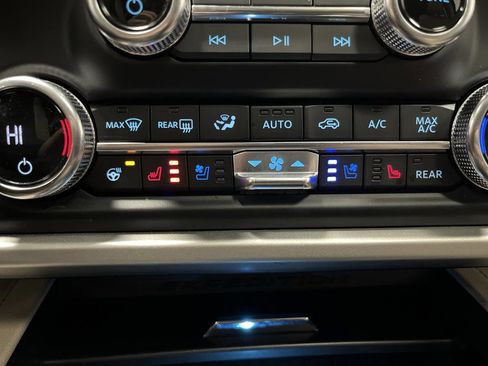 Used 2024 Ford Expedition XLT image 8