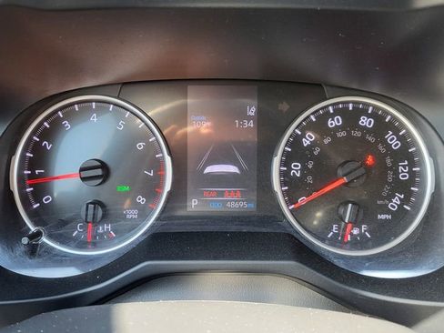 Used 2021 Toyota RAV4 XLE w/ Convenience Package FWD image 31