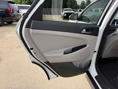 Used 2018 Hyundai Tucson Value FWD image 14