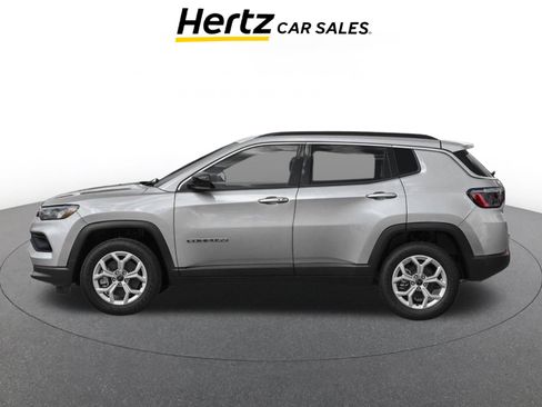 Used 2025 Jeep Compass Limited AWD/4WD image 3