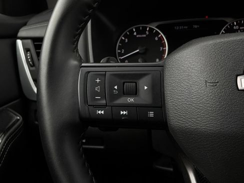 Used 2025 Nissan Rogue SV FWD image 33