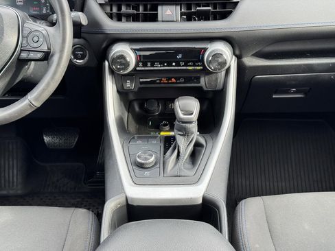 Used 2023 Toyota RAV4 SE image 15