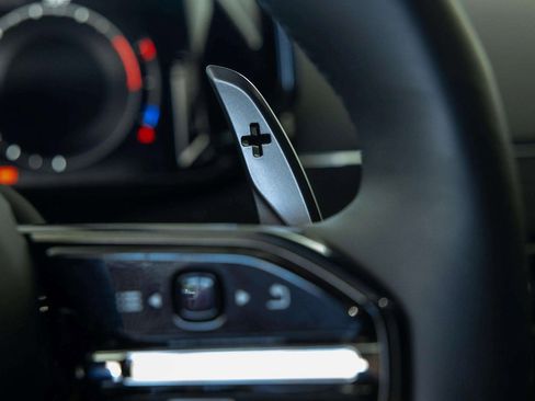 Used 2025 Aston Martin V8 Vantage Coupe image 27