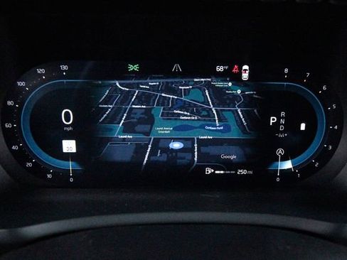 Certified 2025 Volvo XC90 B6 Plus image 21