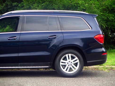 Used 2016 Mercedes-Benz GL 450 4MATIC image 33