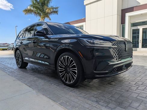 Certified 2025 Lincoln Aviator Black Label image 2