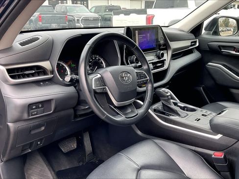 Used 2023 Toyota Highlander XLE FWD image 18