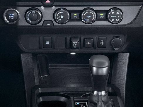 Used 2020 Toyota Tacoma TRD Off-Road AWD/4WD image 15