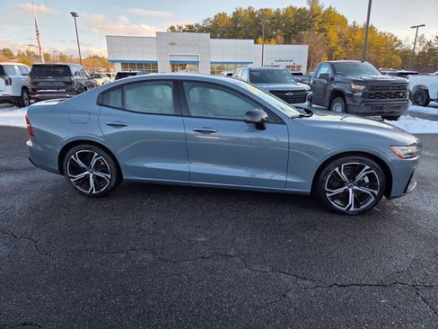 Used 2024 Volvo S60 B5 Core image 4