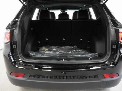 Certified 2025 Jeep Compass Latitude w/ Convenience Group image 39