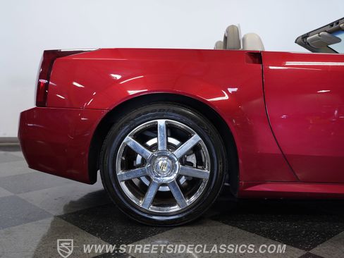 Used 2005 Cadillac XLR image 38