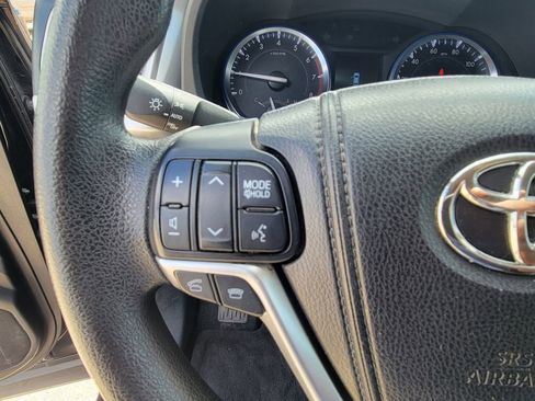 Used 2014 Toyota Highlander LE FWD image 50