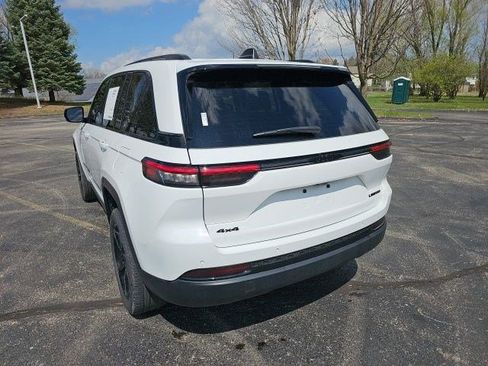 Used 2023 Jeep Grand Cherokee Limited w/ Black Appearance Package image 3