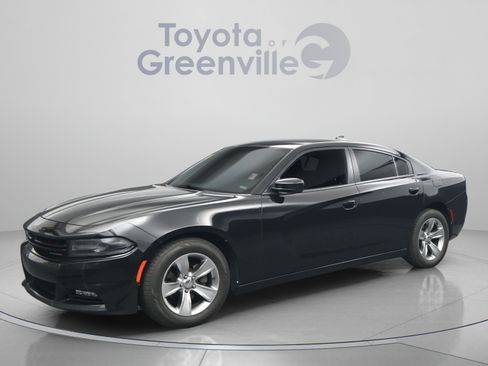 Used 2017 Dodge Charger SXT w/ Driver Confidence Group RWD image 2