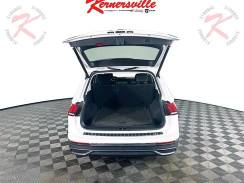 Used 2022 Volkswagen Tiguan SE image 28