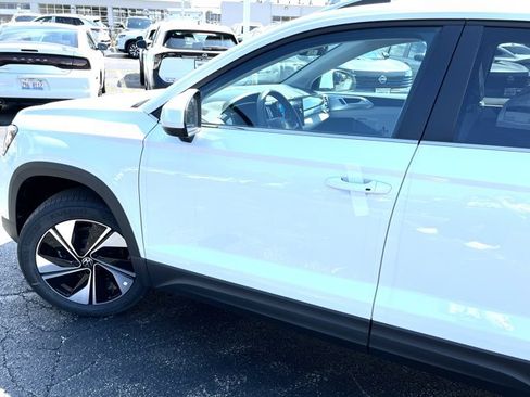 New 2026 Volkswagen Taos SE AWD/4WD image 21
