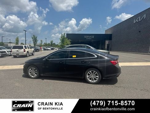 Used 2018 Chevrolet Malibu LT FWD image 3