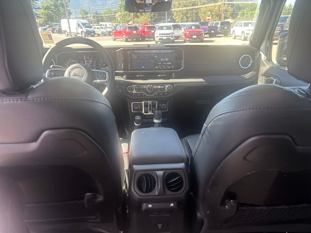 Used 2025 Jeep Wrangler Unlimited Sahara AWD/4WD image 23