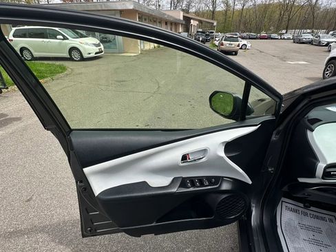 Used 2016 Toyota Prius Two FWD image 19