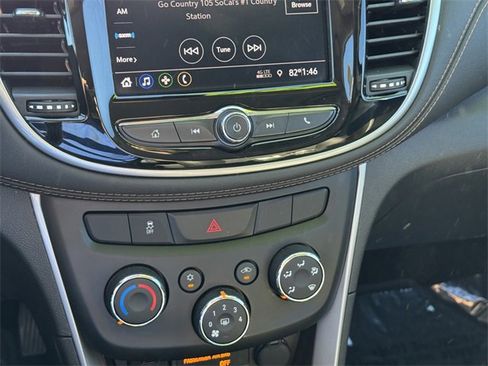 Certified 2022 Chevrolet Trax LT w/ LT Convenience Package image 14