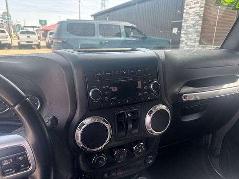 Used 2015 Jeep Wrangler Sport AWD/4WD image 10