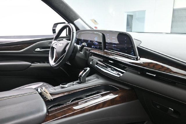 Used 2023 Cadillac Escalade Sport Platinum w/ LPO, ONYX Package AWD/4WD image 30