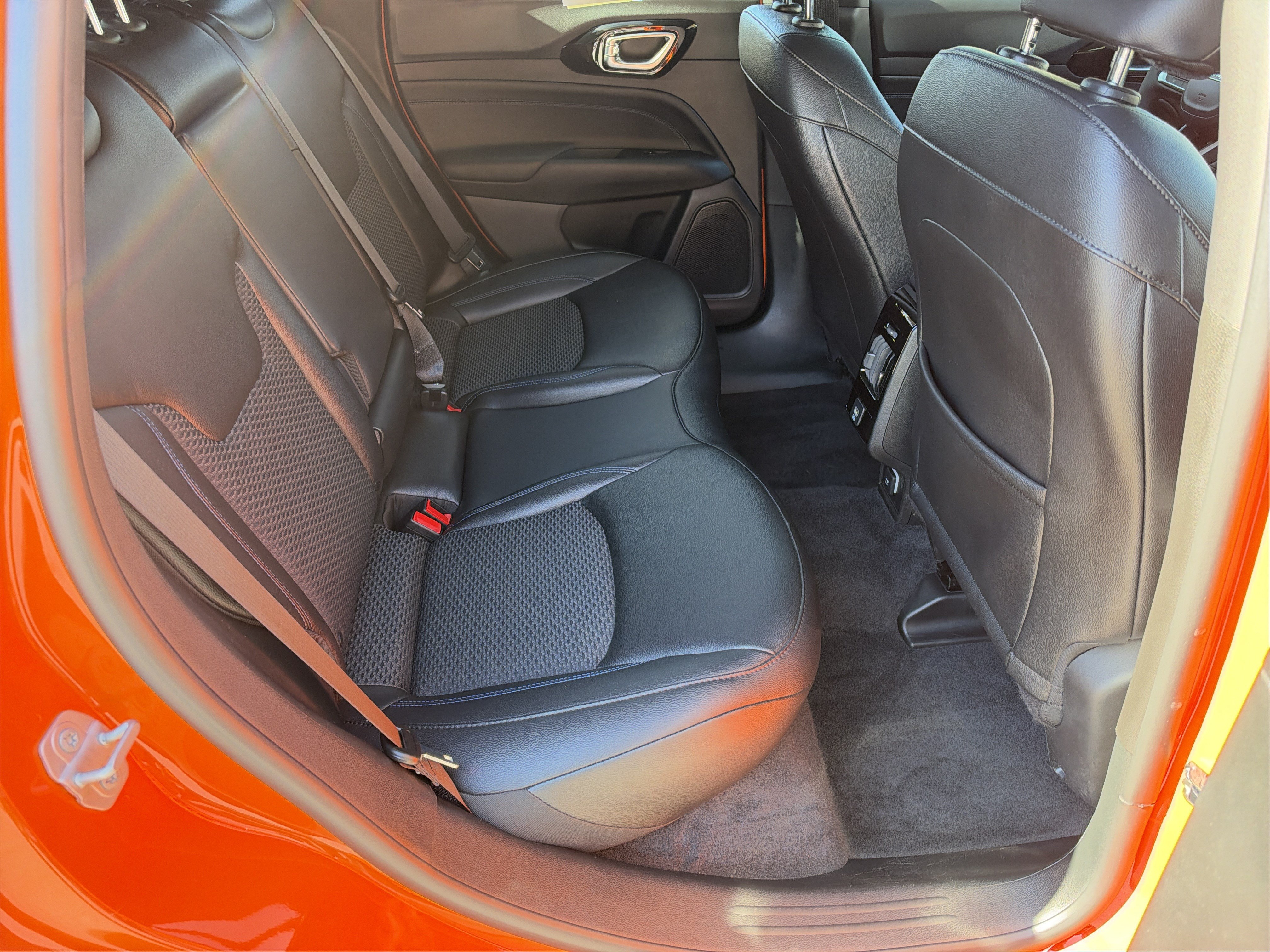 Used 2026 Jeep Compass Latitude AWD/4WD image 18