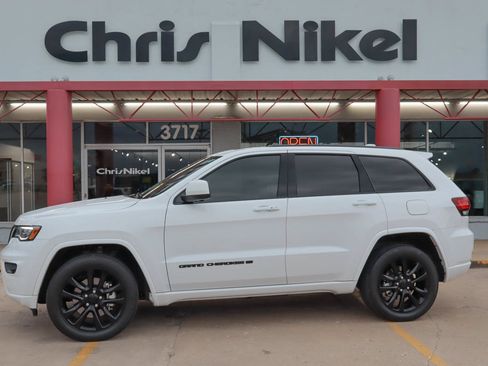 Used 2022 Jeep Grand Cherokee Laredo X AWD/4WD image 1