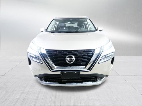 Used 2021 Nissan Rogue Platinum image 2