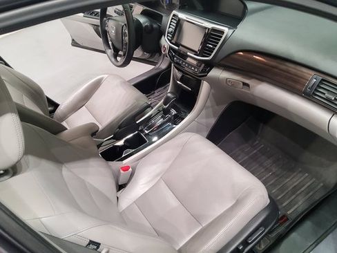 Certified 2017 Honda Accord EX-L image 16