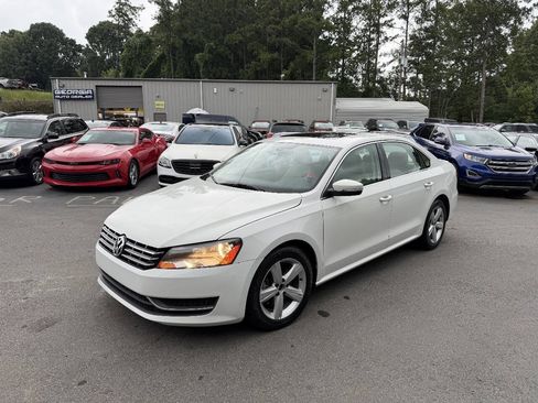 Used 2013 Volkswagen Passat 2.5 SE FWD image 1